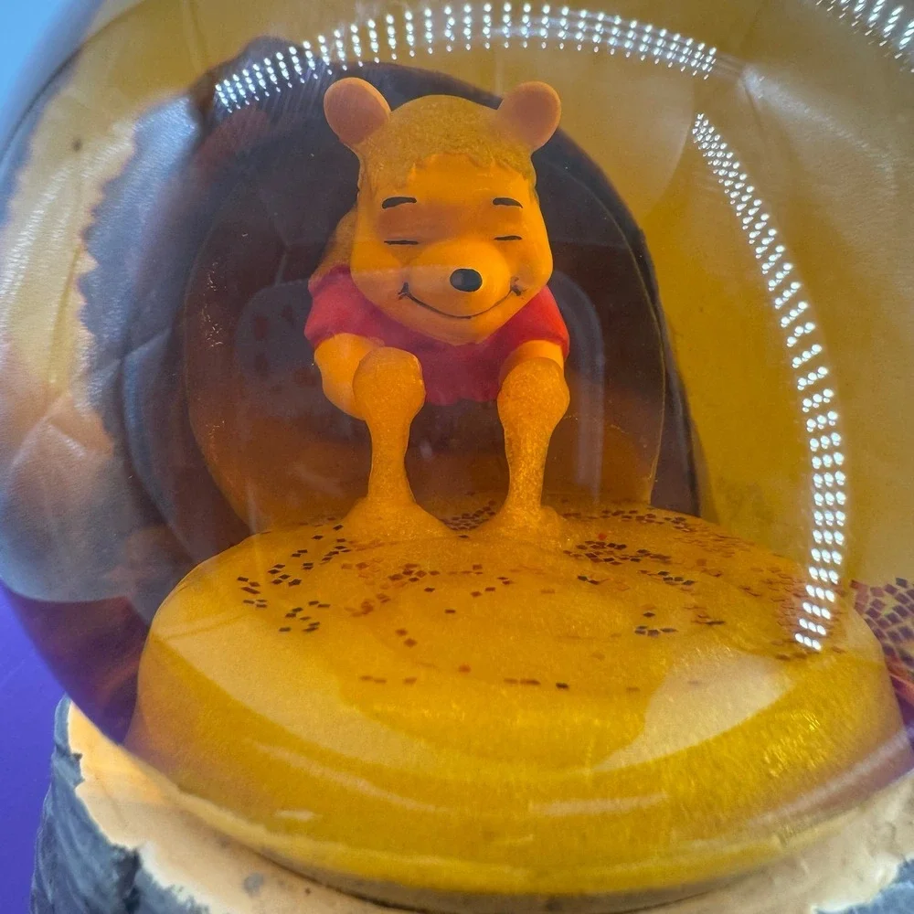 Rare! Winnie the Pooh in honey musical snow globe